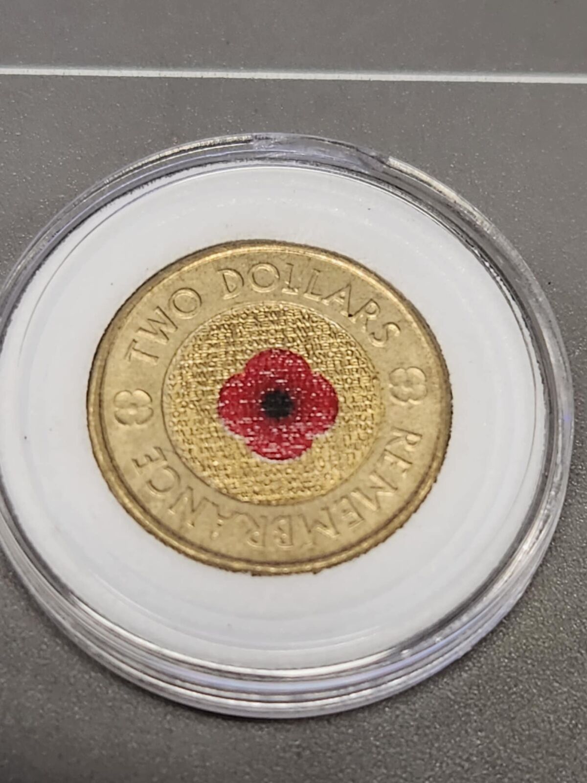 UNC 2012 $2 AUSTRALIA REMEMBRANCE DAY RED POPPY COLOURED COIN- EX ROLL
